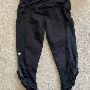 Lululemon black cropped capris leggings. Size 4